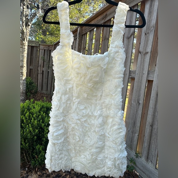 White Floral Textured Mini Dress - Picture 3 of 8